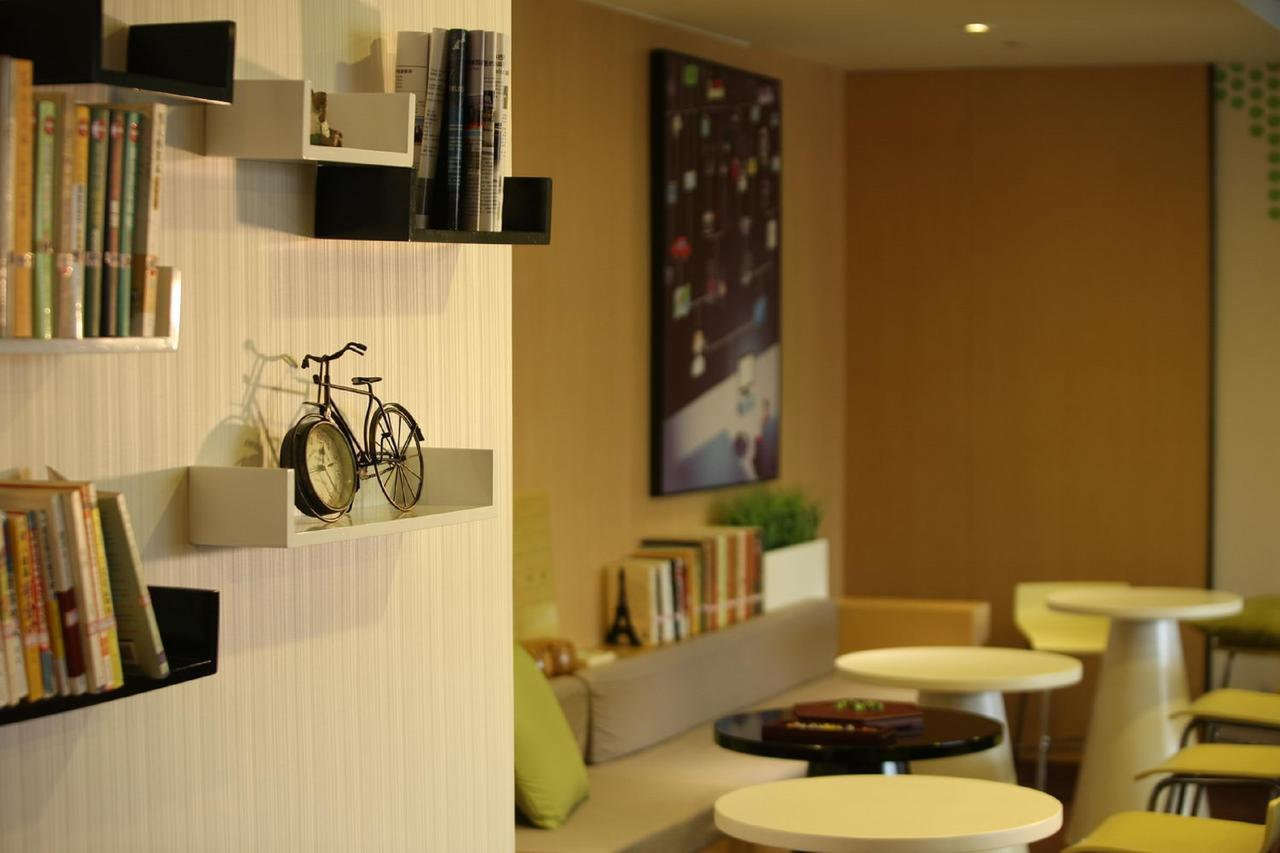 Iu Hotel Urumqi Shinianzi Bus Station 외부 사진