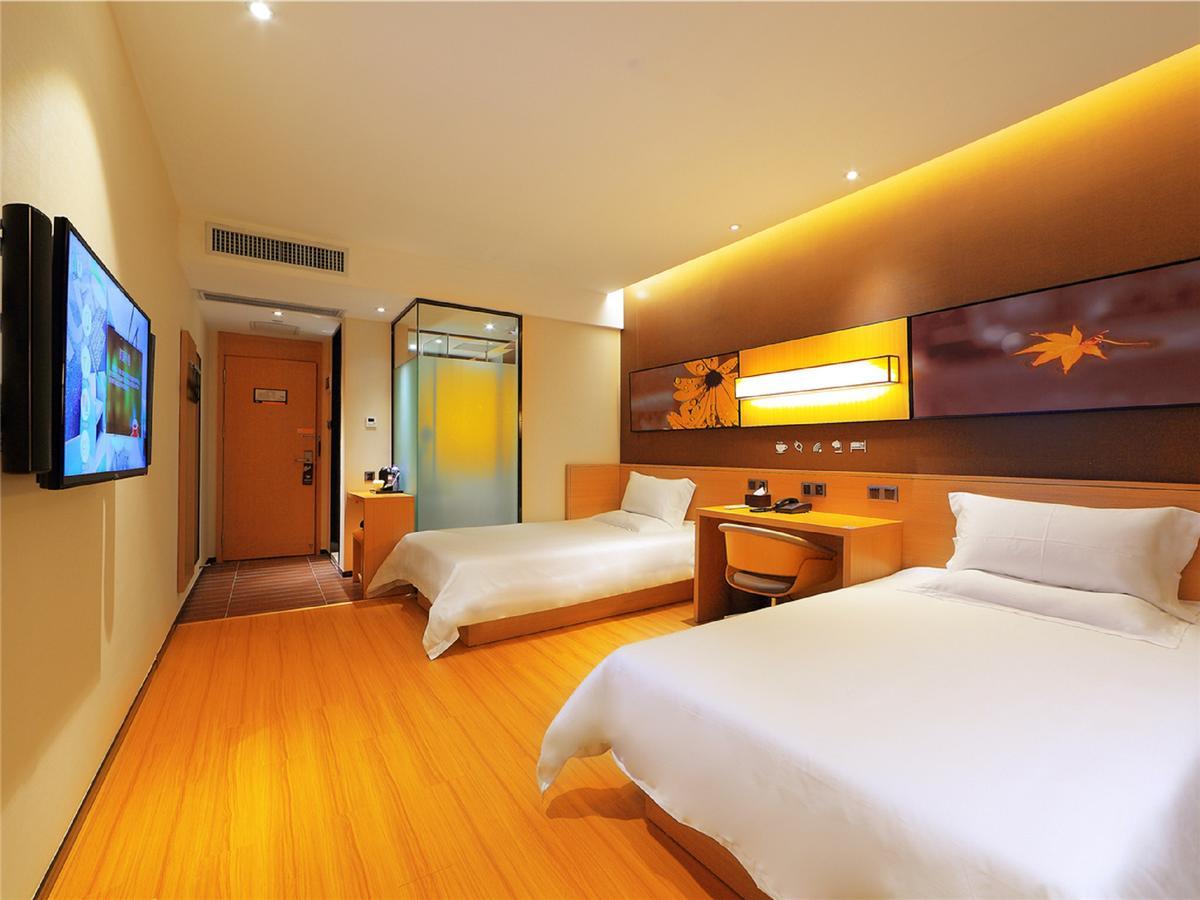 Iu Hotel Urumqi Shinianzi Bus Station 외부 사진